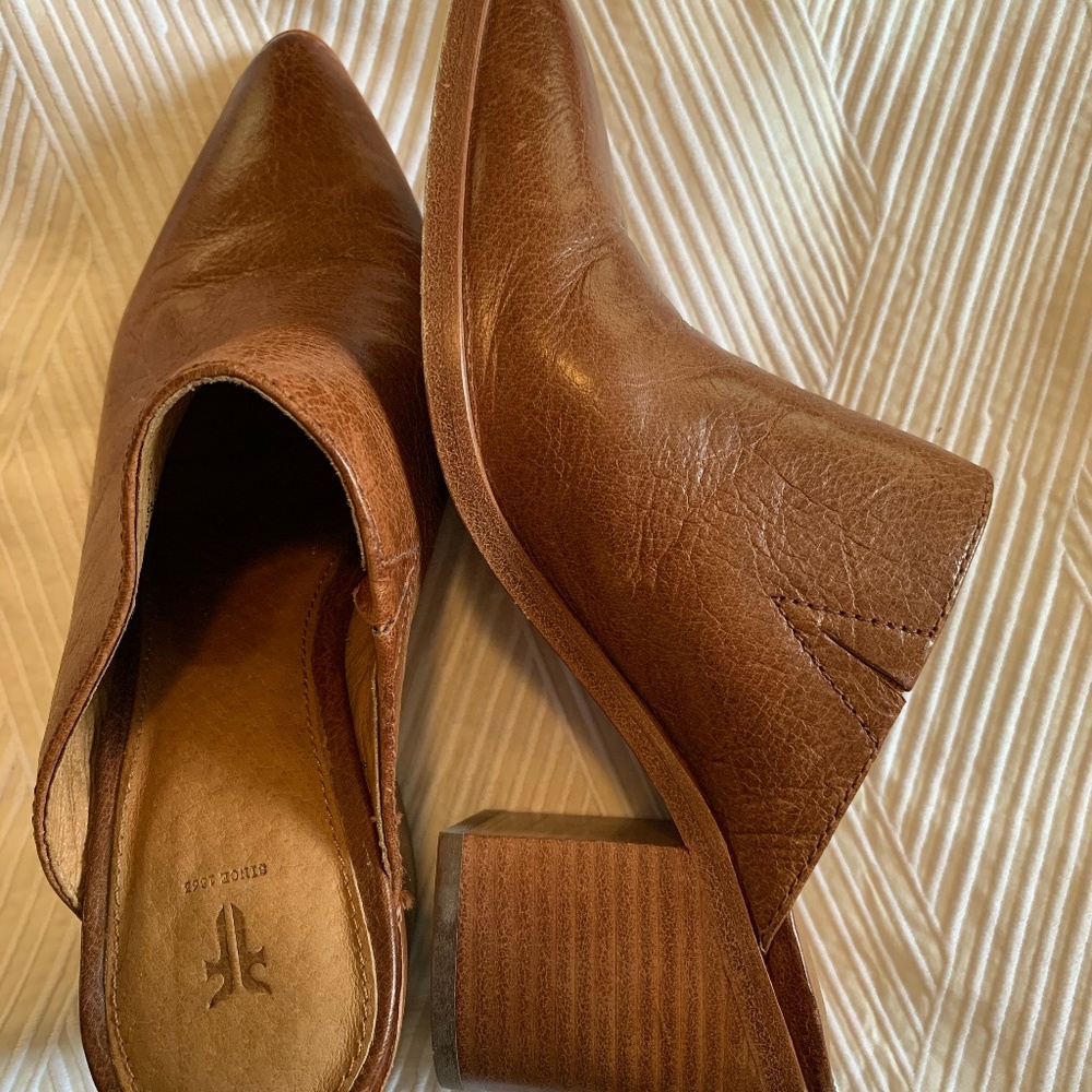 FRYE FLYNN MULE - NWOT Size 6.5